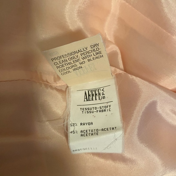 Vintage Cheap and Chic Moschino Cropped Pink Suit Jacket - Picture 5 of 6